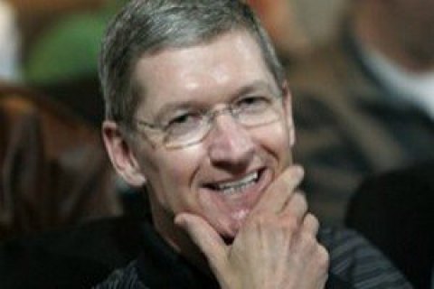 Глава Apple Тим Кук получил рекордную премию