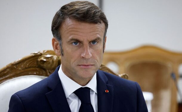 Макрон допустив відправку військ без згоди РФ