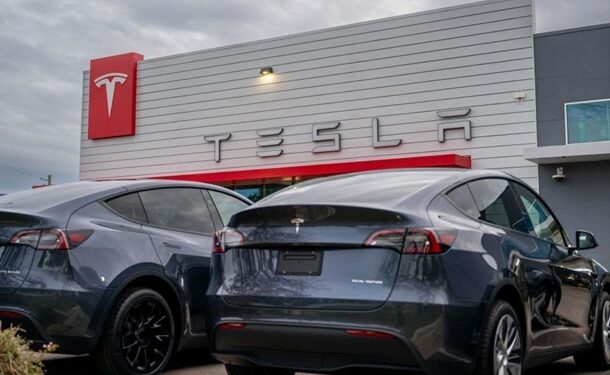 Падіння акцій Tesla вдвічі принесло $16 млрд прибутку трейдерам