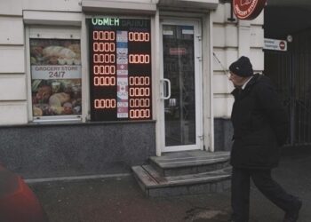 В обмінних пунктах триває зростання долара і євро