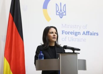 Бербок прибула з візитом до Києва