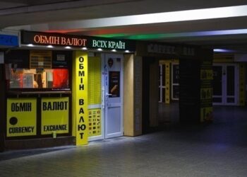 Курс долара трохи знизився в обмінних пунктах