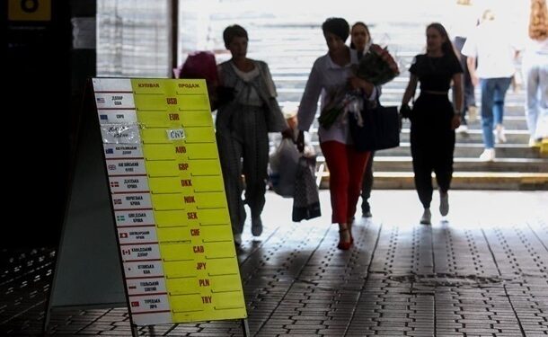 Курси долара і євро впали в обмінних пунктах