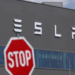 Продажі Tesla впали на 49% у квітні – ЗМІ
