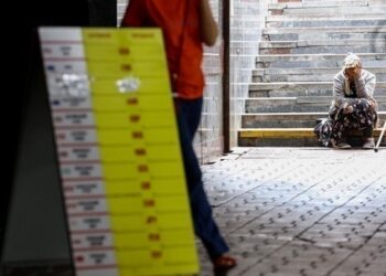 Гривня впала після максимуму за півтора місяця