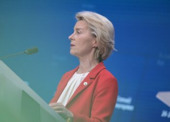 Вступ у Євросоюз: ЄК виступає за перемовини з Києвом