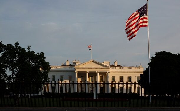 Білий дім підтвердив зупинку поставок зброї Києву