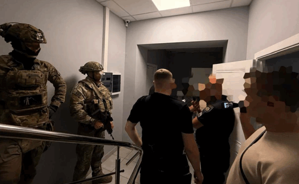 У детективів НАБУ проводять обшуки