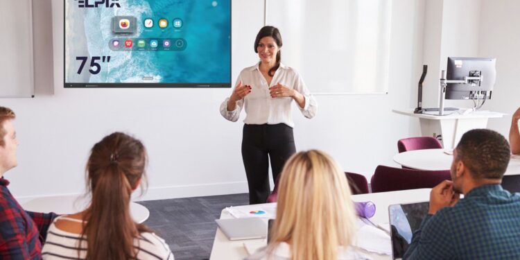 Мультимедійне обладнання для НУШ: чому це важливо для сучасної школи