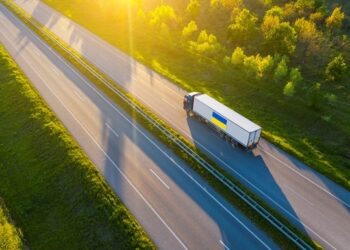 Імпорт в Україні вдвічі перевершив експорт