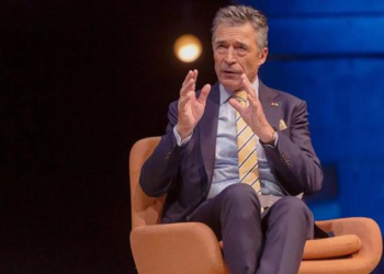 Расмуссен закликав прикрити Україну з повітря