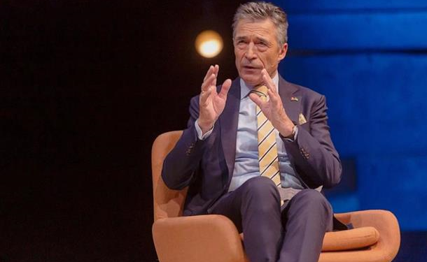 Расмуссен закликав прикрити Україну з повітря