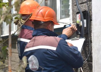 Обстріли і негода: в Україні нові відключення