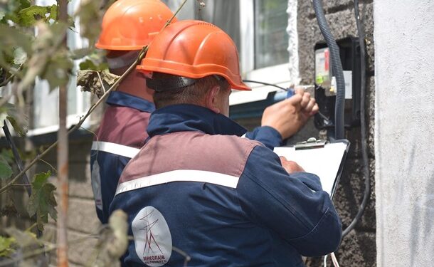 Обстріли і негода: в Україні нові відключення