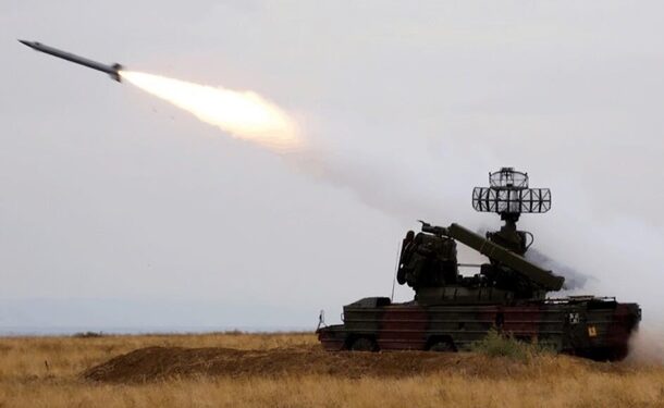 Росія атакувала Україну ракетою та 104 дронами