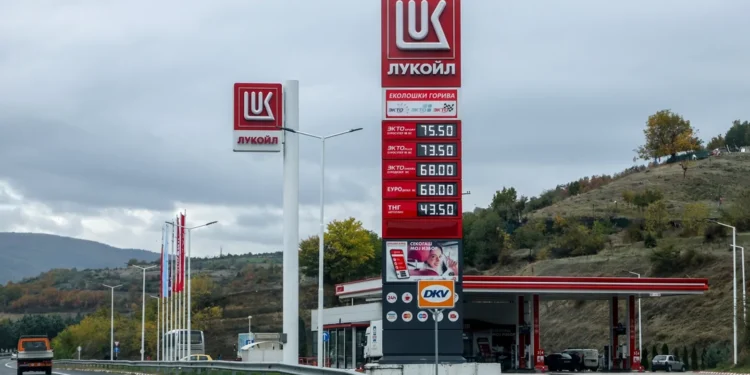 США продовжили дозвіл на роботу закордонних АЗС Лукойлу до 29 квітня 2026 року