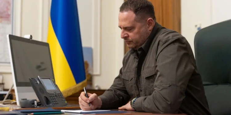 Зеленський вивів Єрмака зі складу РНБО та Ставки