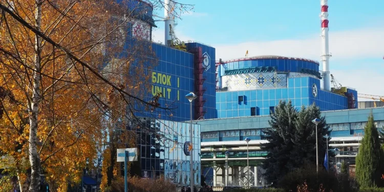 Українські АЕС знизили потужність після нічного обстрілу