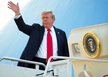 Переговори щодо України: Трамп вилетів у Флориду