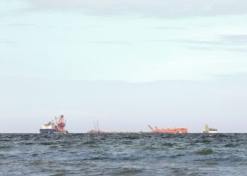 Ціни на нафту реагують на облогу Венесуели і обстріл танкера РФ