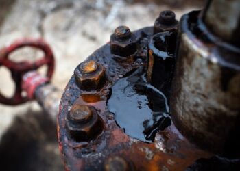 ЄС знизив граничну ціну на російську нафту до $44