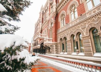 НБУ збільшив продаж доларів через обвал гривні