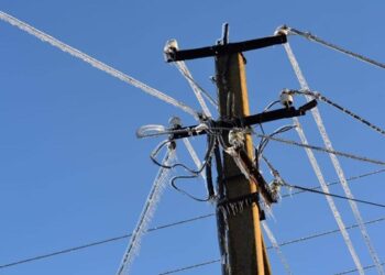 Обстріли і негода: в Україні масштабні відключення