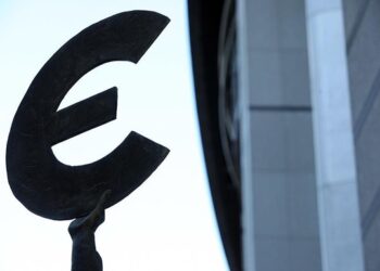 Євро знову на рекордному піку в Україні