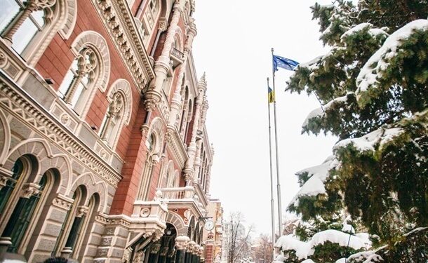 НБУ зменшив продаж доларів на початку лютого