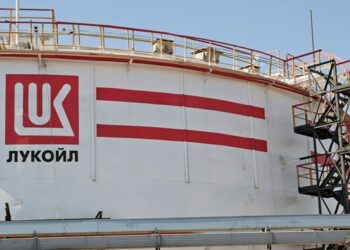 Лукойл втратив контроль над НПЗ в Європі