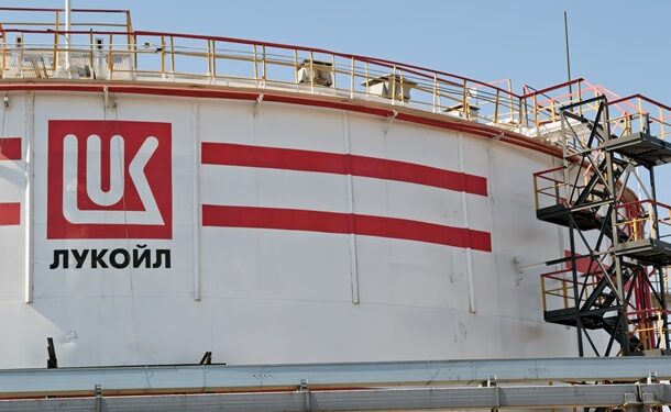 Лукойл втратив контроль над НПЗ в Європі