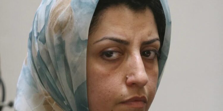 Нобелівська лауреатка Наргес Мохаммаді перенесла серцевий напад в іранській тюрмі – ЗМІ