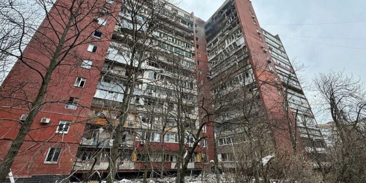 Кількість поранених від удару рф по будинку у Дніпрі зросла до 9 людей, серед них маленька дитина