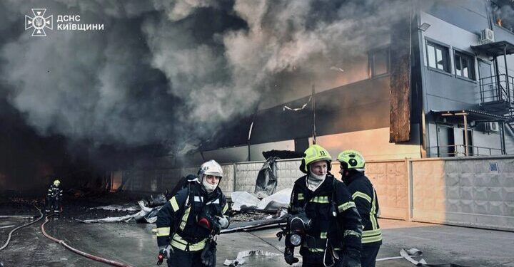 Причини масштабної пожежі на складах під Києвом встановлюються – у ДСНС вказали на складнощі