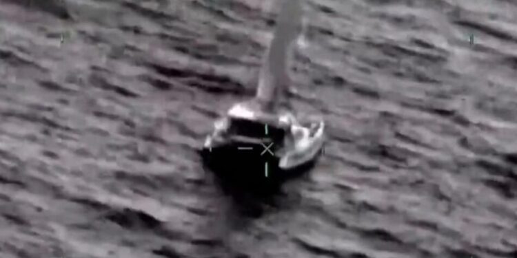 Два гуманітарні судна з Мексики дісталися Гавани після зникнення в морі