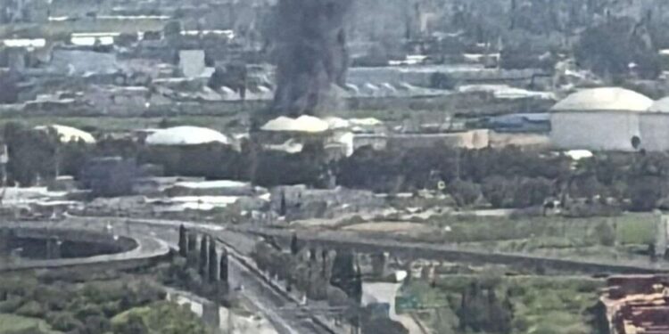 Пожежа сталася на нафтопереробному заводі в Хайфі після обстрілу Ірану та Хезболли
