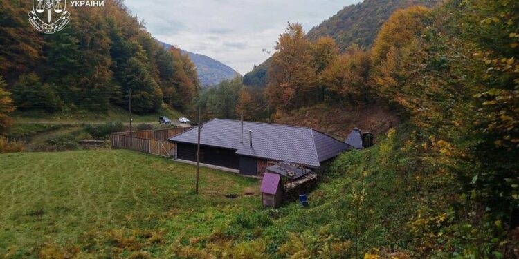 Лісничий на Закарпатті збудував собі маєток на самовільно захопленій ділянці