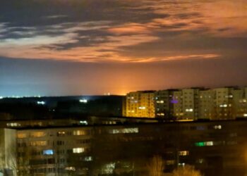 ленінградську область третю ніч поспіль атакують дрони, у районі портів лунали вибухи