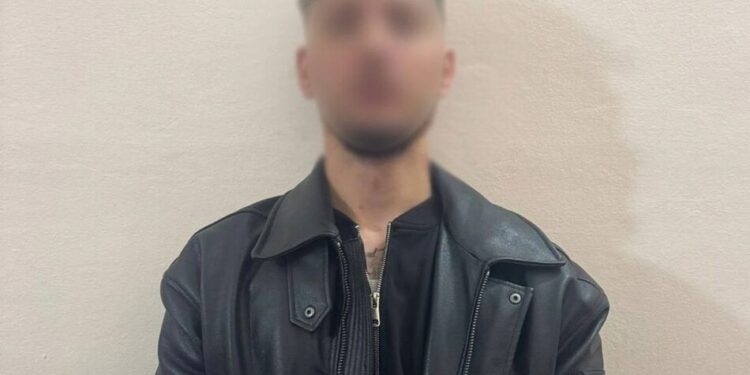 У Києві затримали іноземця за пограбування чоловіка біля ресторану в Печерському районі