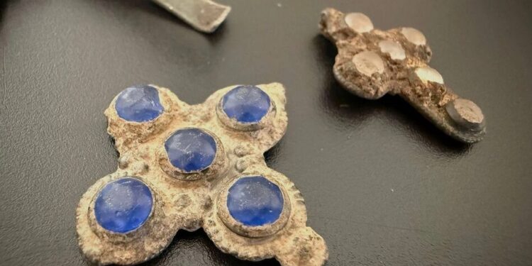 Митники запобігли вивезенню за кордон 39 археологічних пам’яток VIII–XX століть