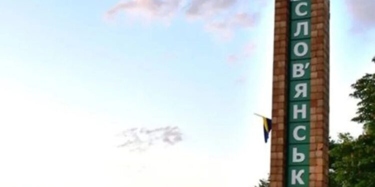 рф вдарила КАБами по центру Слов'янська, пошкоджено єдиний на Донеччині пологовий – МВА