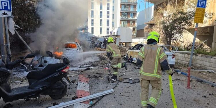 Іран випустив сім хвиль ракет по Ізраїлю менш ніж за 10 годин – що ще відомо про ситуацію на Близькому Сході