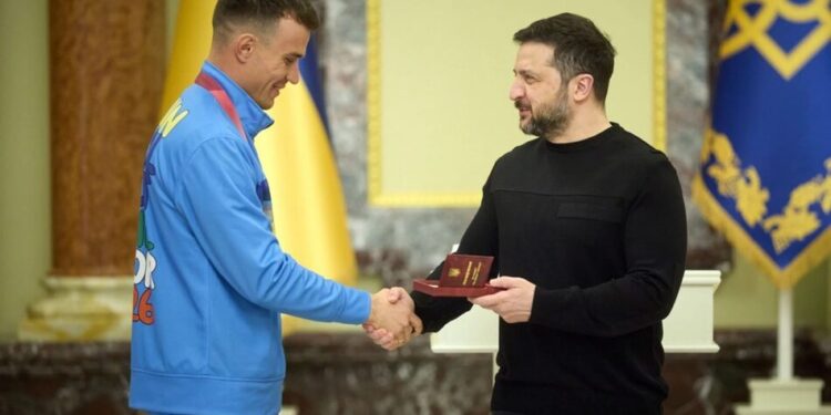Зеленський нагородив паралімпійців за тріумф на зимових Іграх в Італії