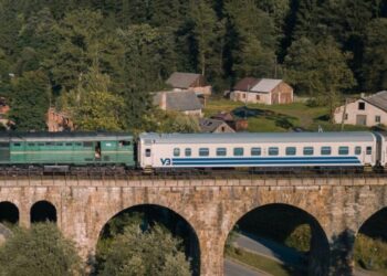 Укрзалізниця запускає додаткові поїзди та продовжує маршрут до Яремче