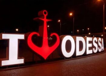 Окупанти вдарили по пологовому будинку та приватному сектору в Одесі: багато поранених