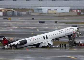 Зіткнення літака в Ла-Гуардії сталося через збій системи стеження NTSB