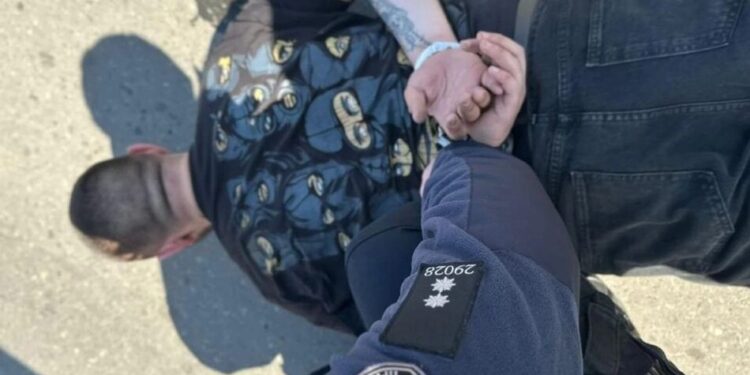 Чоловік влаштував стрілянину з вибухом посеред вулиці в Одесі, його затримали – поліція