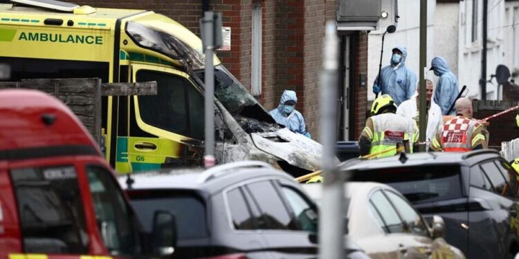 У Британії затримали підозрюваних у підпалі "швидких" єврейської організації