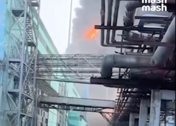 Масштабна пожежа спалахнула на заводі у Татарстані: три людини загинули, понад 50 – поранені