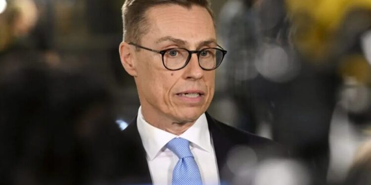 Стубб заявив про відсутність військової загрози після падіння дронів у Фінляндії